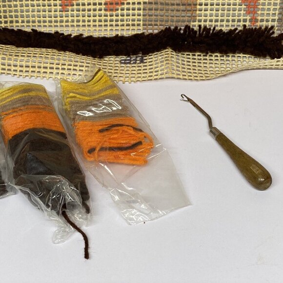 Caron Latch Hook Kit Oak Leaf Pillow  15x15 1978 Vintage Latch Hook Included - Picture 7 of 14